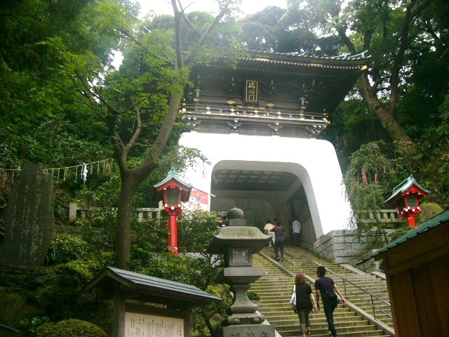 江島神社の階段はとてもきつい